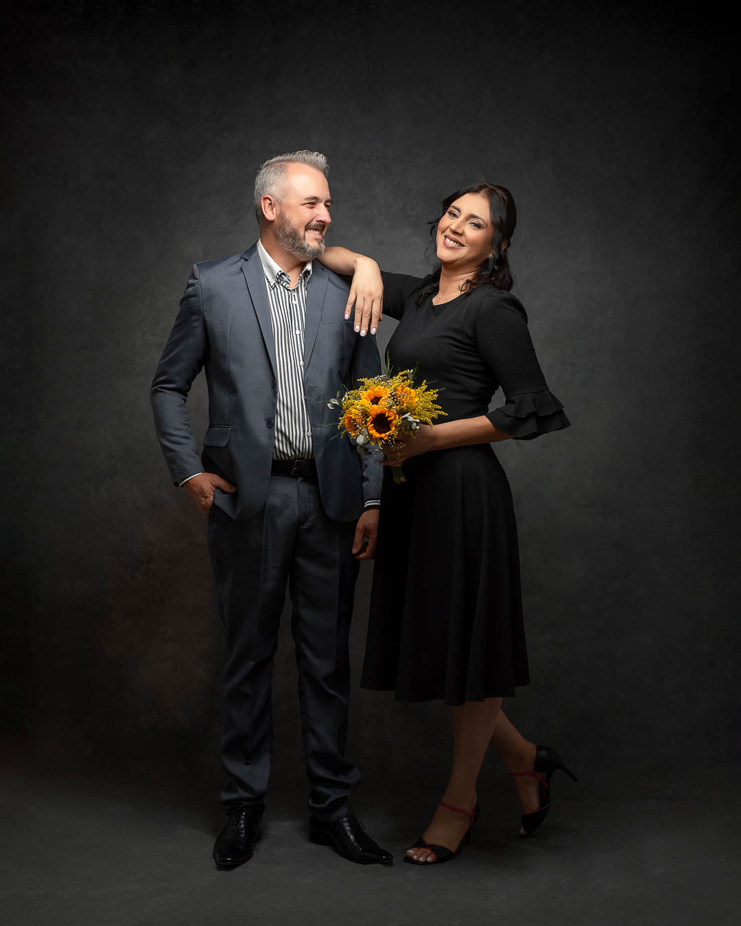 Fotos profissionais de família em estúdio no centro de Cotia, retratos elegantes