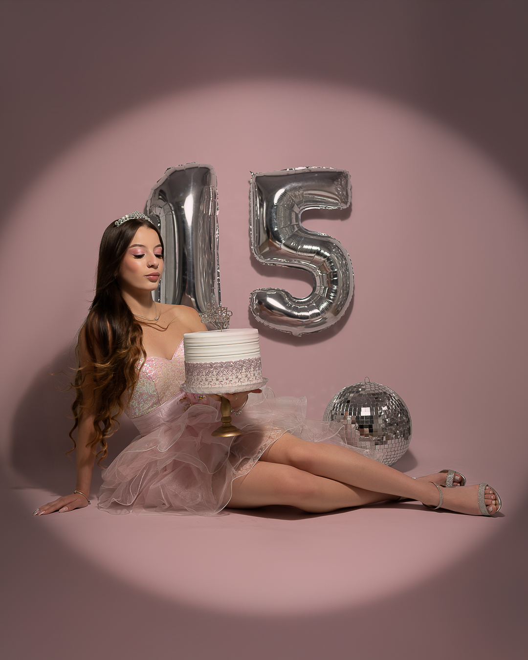 Ensaio de debutante no estúdio em Cotia, fotos elegantes para os 15 anos