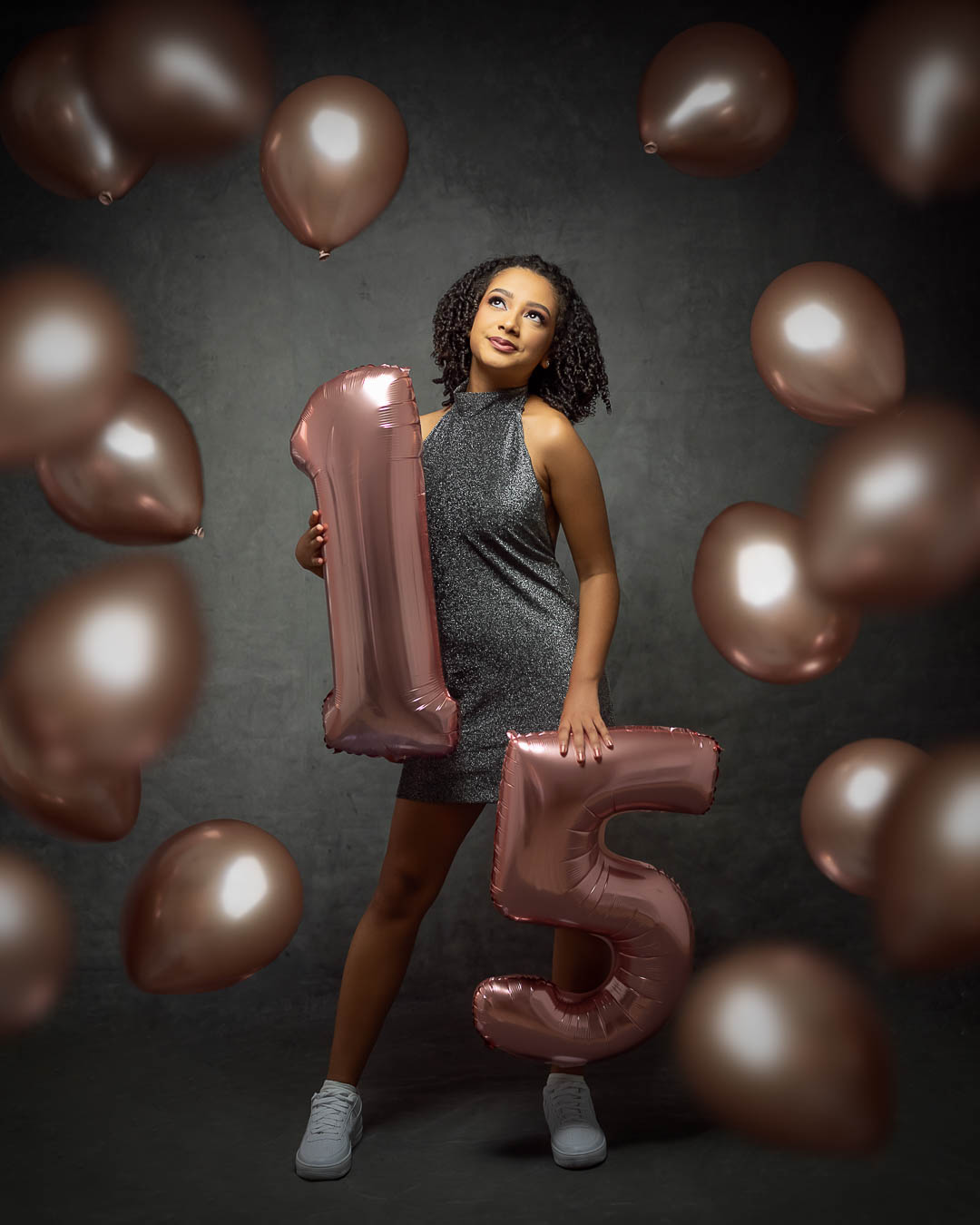 Debutante em estúdio, fotos b-day para celebrar o aniversário de 15 anos