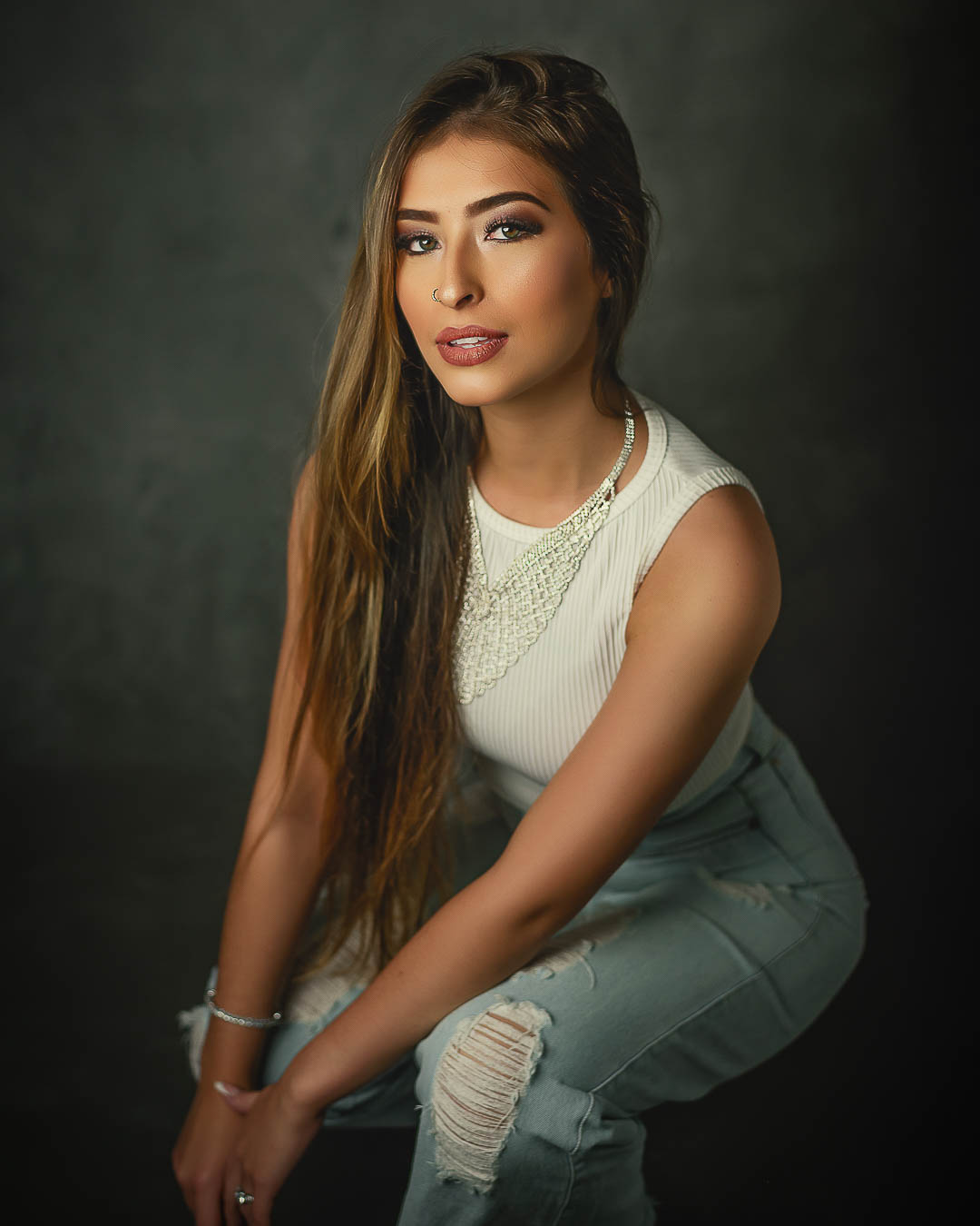 Ensaio feminino para empreendedora, fotos profissionais em estúdio de Cotia para marca pessoal