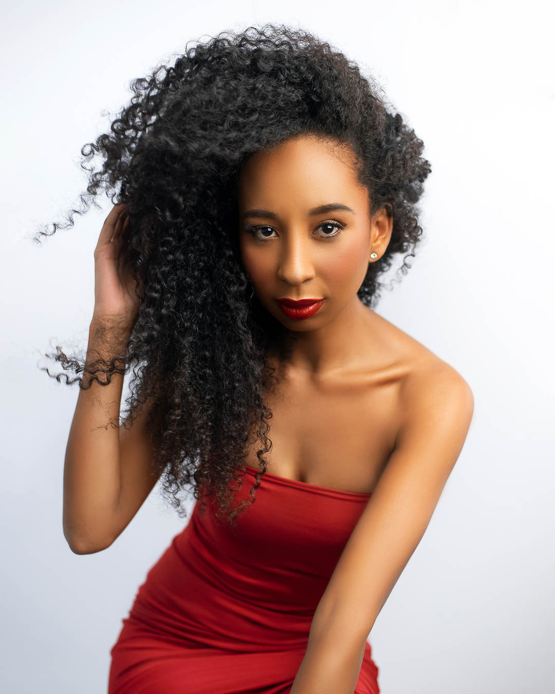 Book feminino em estúdio de Cotia, retratos com estilo moderno e elegância